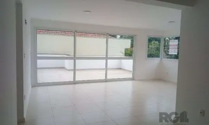 Apartamento garden com 2 suítes, lavado, área de serviço. um pátio enorme muito