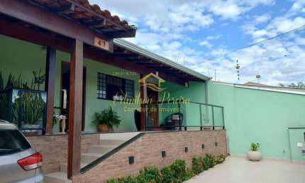 Casa à venda 3 quartos e com piscina no Loteamento Chamonix zona leste de Londrina, PR