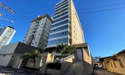 Apartamento com 2 quartos para alugar na Vila Nova, Blumenau , 90 m2 por R$ 2.600