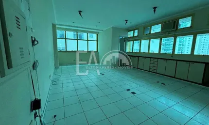 Sala comercial para alugar na Rua Azevedo Sodré, 154, Gonzaga, Santos