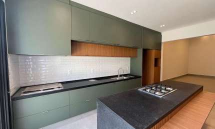 Casa Térrea com 3 suítes em condomínio fechado com 165 m².