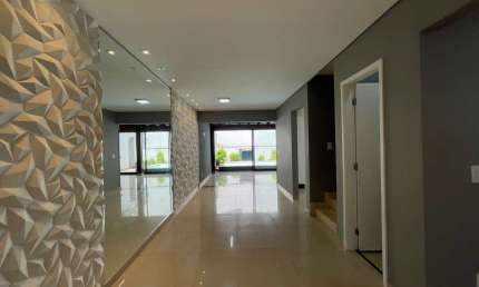 Excelente sobrado com 3 dormitórios sendo 1 suíte, com 162 m² em condomínio fechado na Vila Do Golf.