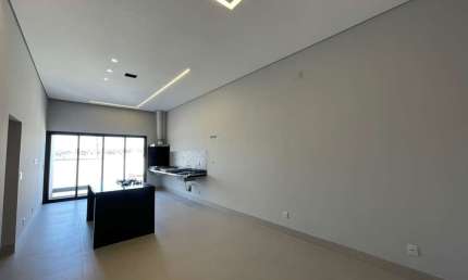 Casa Térrea com 3 dormitórios, 137 m² em condomínio fechado.