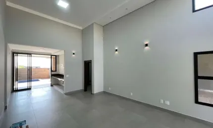 Casa térrea no Condomínio Terras de San Pedro com 162 m² sendo 3 suítes e escritório
