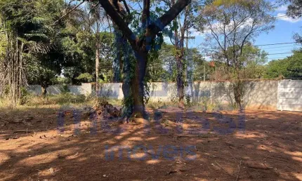 Terreno em condomínio fechado no Recreio Internacional.