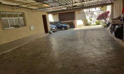 Sobrado espaçoso e versátil para locação no bairro Limão, São Paulo-SP! 5 quartos, 2 suítes, 2 salas, 4 banheiros, 8 vagas de garagem e 300m² de área. Aluguel a partir de R$ 5000,00.