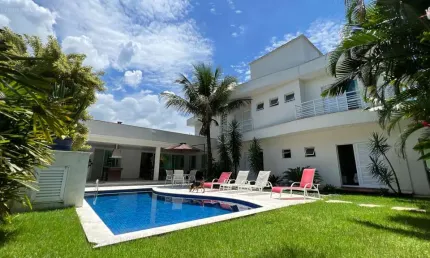 CASA À VENDA EM CONDOMÍNIO FECHADO COM 5 SUÍTES NO MAITINGA