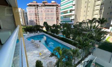 APARTAMENTO PE NA AREIA RECUADO COM 4 DORMITÓRIOS NA RIVIERA.