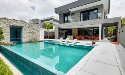 Casa à venda na Riviera de São Lourenço no módulo 17 com 6 suítes, 644 m² útil.