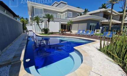 Casa à 100 metros da praia à venda na Riviera de São Lourenço no módulo 5