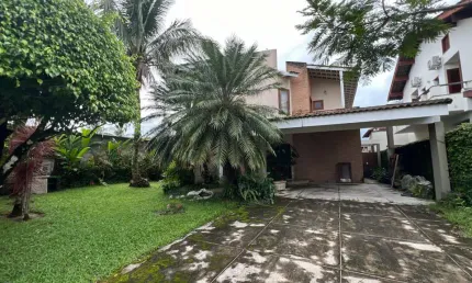 Venha conhecer essa incrível casa em condomínio, localizada em uma das áreas mais nobres da cidade!