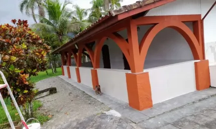 CASA EM CONDOMINIO COM RAMPA PARA BARCO, TERRENO DE 1.700 m², 300 m² CONSTRUÍDOS.