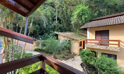 Casa em condomínio para locação anual no centro de bertioga-sp: 2 quartos, 1 suíte, 1 sala, 3 banheiros, 1 vaga - 111,04 m².