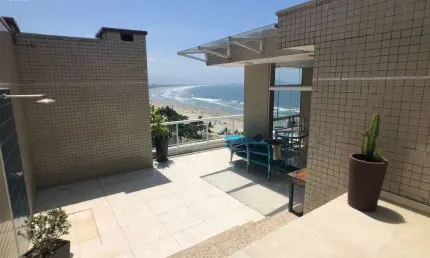 COBERTURA DUPLEX FRENTE AO MAR COM 3 DORMITÓRIOS E COM VISTA DO SOL DA MANHÃ.