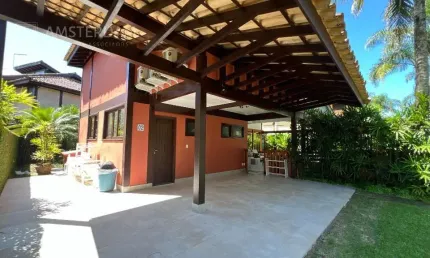 Barra do Uná, condominio frente ao mar, piscina privativa, 3 vagas, casa espetacular, quadra de tenis.