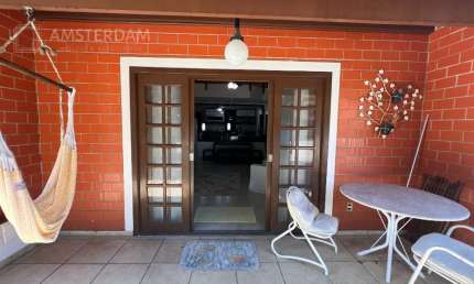 CASA DE PRAIA, MAS NUM VERDADEIRO RESORT, REFORMADA, PRONTA PRA APROVEITAR TODOS OS DIAS