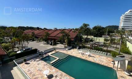 Casa Club em Condomínio Fechado Próximo ao Mar em Bertioga com 03 dormitórios e área gourmet privativa.