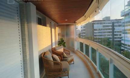 Imperdível oportunidade de adquirir um apartamento de luxo na Riviera de São Lourenço, Bertioga-SP. 4 quartos, 3 suítes, 2 salas, 4 banheiros, 2 vagas de garagem, 122m² de pura sofisticação!