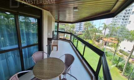 Apartamento pé na areia à venda na Riviera de São Lourenço no módulo 6