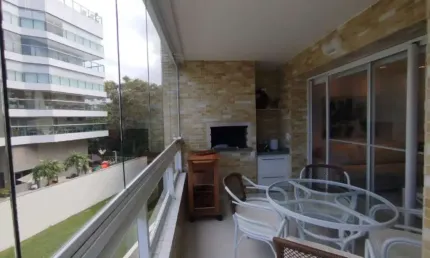 Apartamento à venda na Riviera Bertioga-SP: 2 quartos, 1 suíte, 2 salas, 3 banheiros, 2 vagas, 87,93 m² de área. Venha conferir!