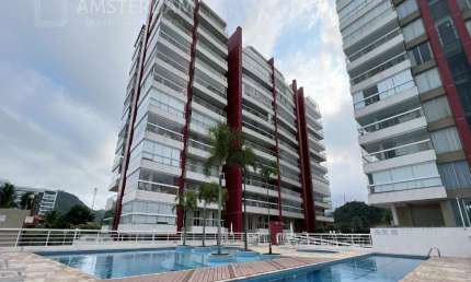 APARTAMENTO FRENTE AO MAR COM VARANDA GOURMET E COM INFRAESTRUTURA DE RESORT COM PISCINA AQUECIDA.