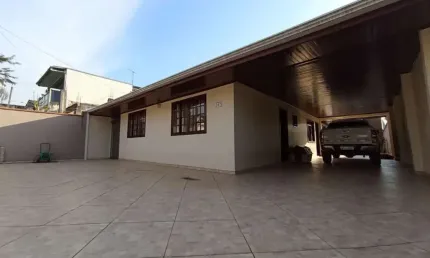 Casa com 3 quartos à venda na Rua Chopim, 347, Capela Velha, Araucária, 209 m2 por R$ 750.000