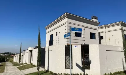 Casa com 3 quartos à venda na Rua Coudelaria de Tindiquera, 346, Sabiá, Araucária por R$ 780.000
