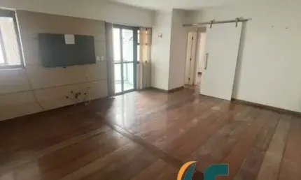 Apartamento no boqueirão na quadra da praia com varanda