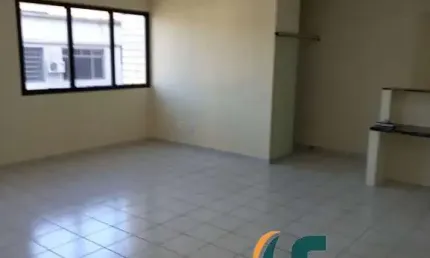 Sala comercial à venda na Vila Mathias, Santos ? 48m², vaga, copa e banheiro. Localização estratégica entre Canal 3 e Ana Costa. Aceita permuta!