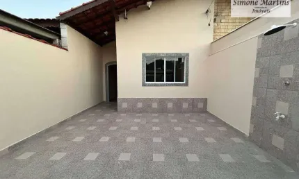 Casa com 03 dormitórios à venda na praia de mongaguá