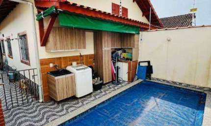 CASA COM PISCINA Á VENDA NA PRAIA DE MONGAGUA POR APENAS R$285.000,00