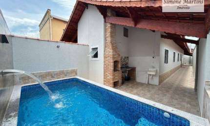 Casa com 03 quartos lado praia na cidade de Mongaguá