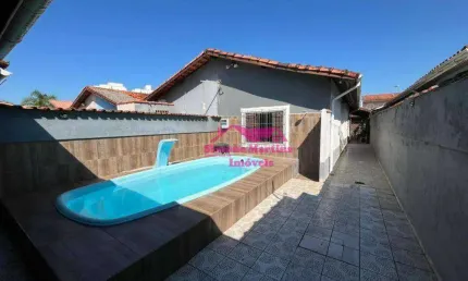CASA À VENDA LADO PRAIA COM 03 DORMITÓRIOS E PISCINA NA PRAIA DE MONGAGUÁ