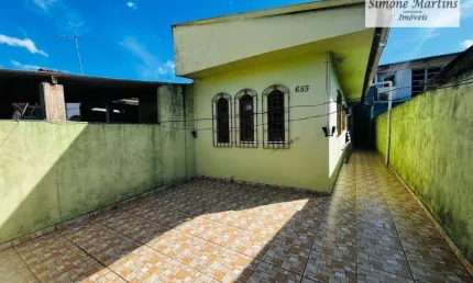 CASA COM QUATRO DORMITÓRIOS Á VENDA NA PRAIA DE MONGAGUÁ