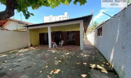 Oportunidade, casa em lote inteiro lado praia na cidade de mongagua