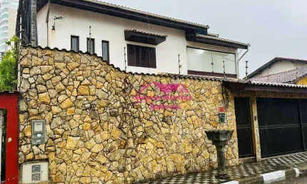 CASA PÉ NA AREIA  DE ALTO PADRÃO NO CENTRO DE MONGAGUÁ