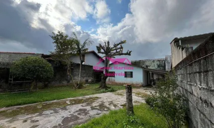 Imóvel em lote inteiro em localização privilegiada na praia de mongaguá