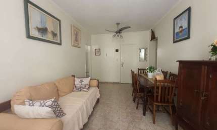 Apartamento à venda em Santos. 2 dormitorios + Dependência Empregada  e garagem demarcada. Prédio com piscina