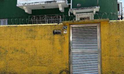 Ótima sobrado de esquina todo isolado para fins comerciais bem localizada .