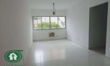 Apartamento no Gonzaga em Santos/SP. Dois dormitórios, sendo uma suíte.