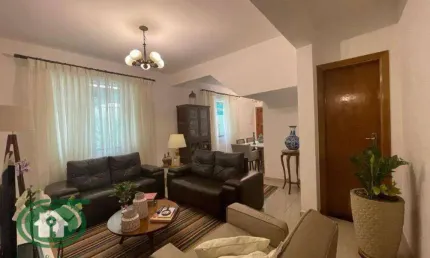 Casa Térrea à Venda no Embaré – Santos/SP | 3 Suítes, Quintal, Piscina e Churrasqueira