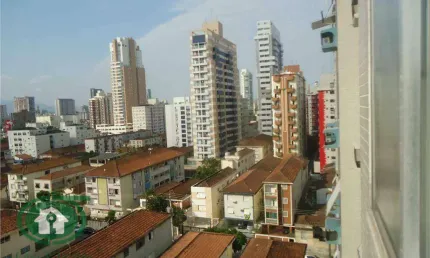 Apartamento reformado para alugar em santos no gonzaga – 2 dormitórios, vista livre, pronto para morar