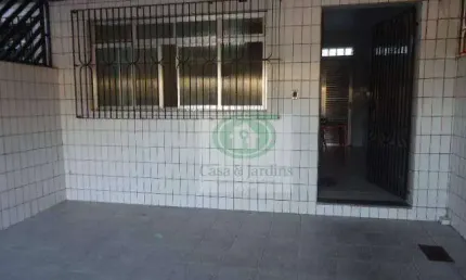 Casa tipo Sobrado com 4 dormitórios, 1 suíte e 02 vagas