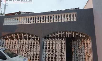 Casa com 3 dormitórios, Suíte, Varanda, 2 vagas de Carro Coberta Rua Particular