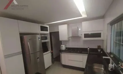 Sobrado com 3 dormitórios à venda, 201 m² por R$ 550.000,00 - Vila Linda - Santo André/SP