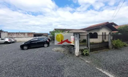 Casa plana no iririú com 3 quartos para venda, 136 m²