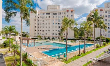 Cobertura com linda vista da cidade e das piscinas!