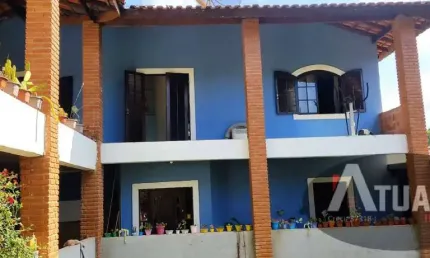 Chácara á venda - 240 m² de área construída - 1.100 m² de Terreno