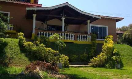 Chácara para venda - 680 m²- 4 dormitório seno 2 suítes - Piracaia/SP