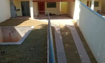 Casa a venda com 3 dormitórios e piscina - terra preta/mairiporã